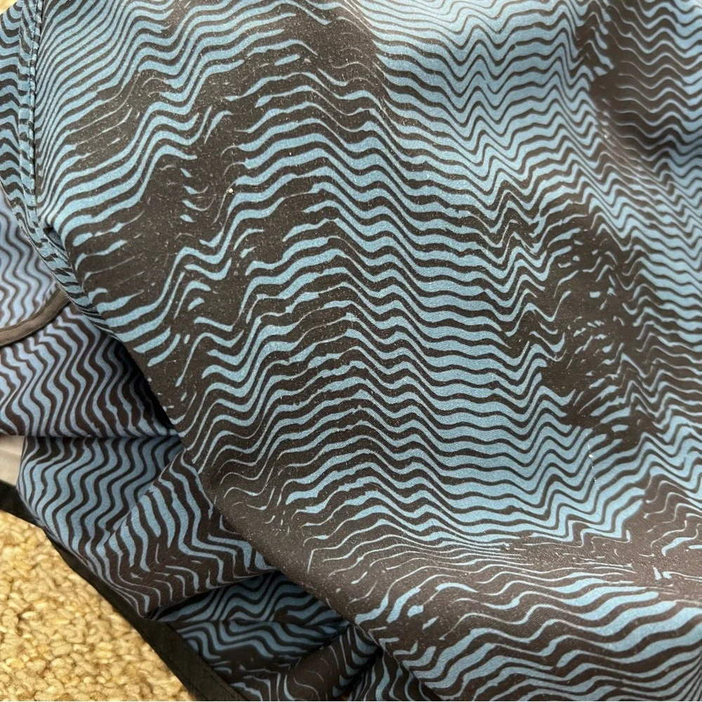 Vuori Blue Shorts with Light Blue Wave Print Size Medium